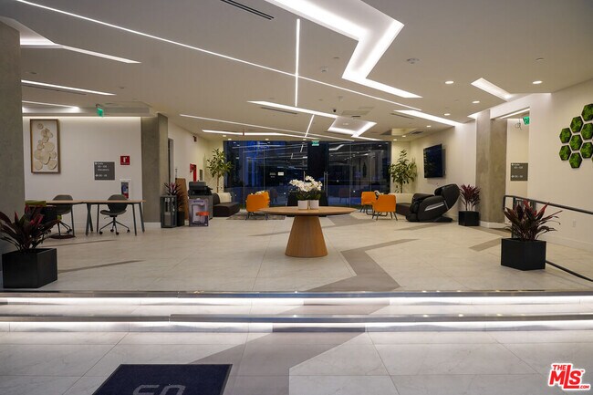 Building Photo - 414 N Orange St