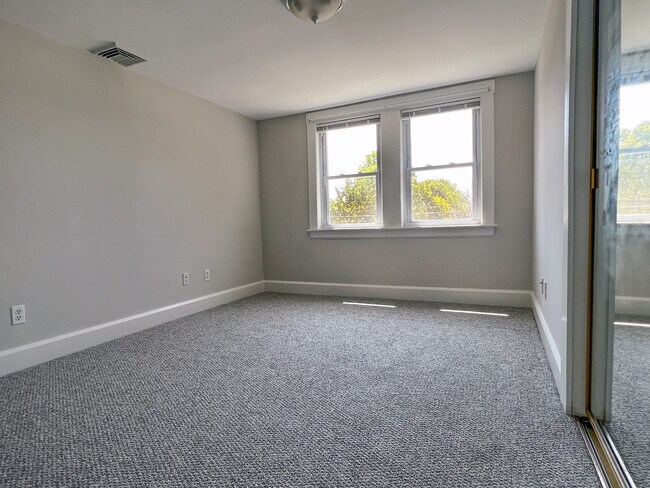 Building Photo - 529 Hildreth St