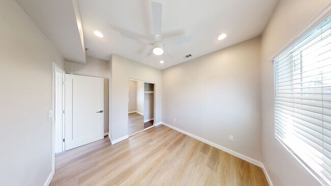 Building Photo - 4 BD/2BA Separated Yard and Off Street Par...