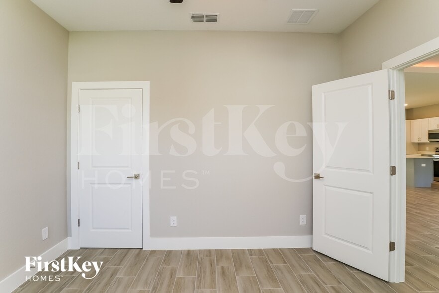 Building Photo - 1666 Redfin Dr