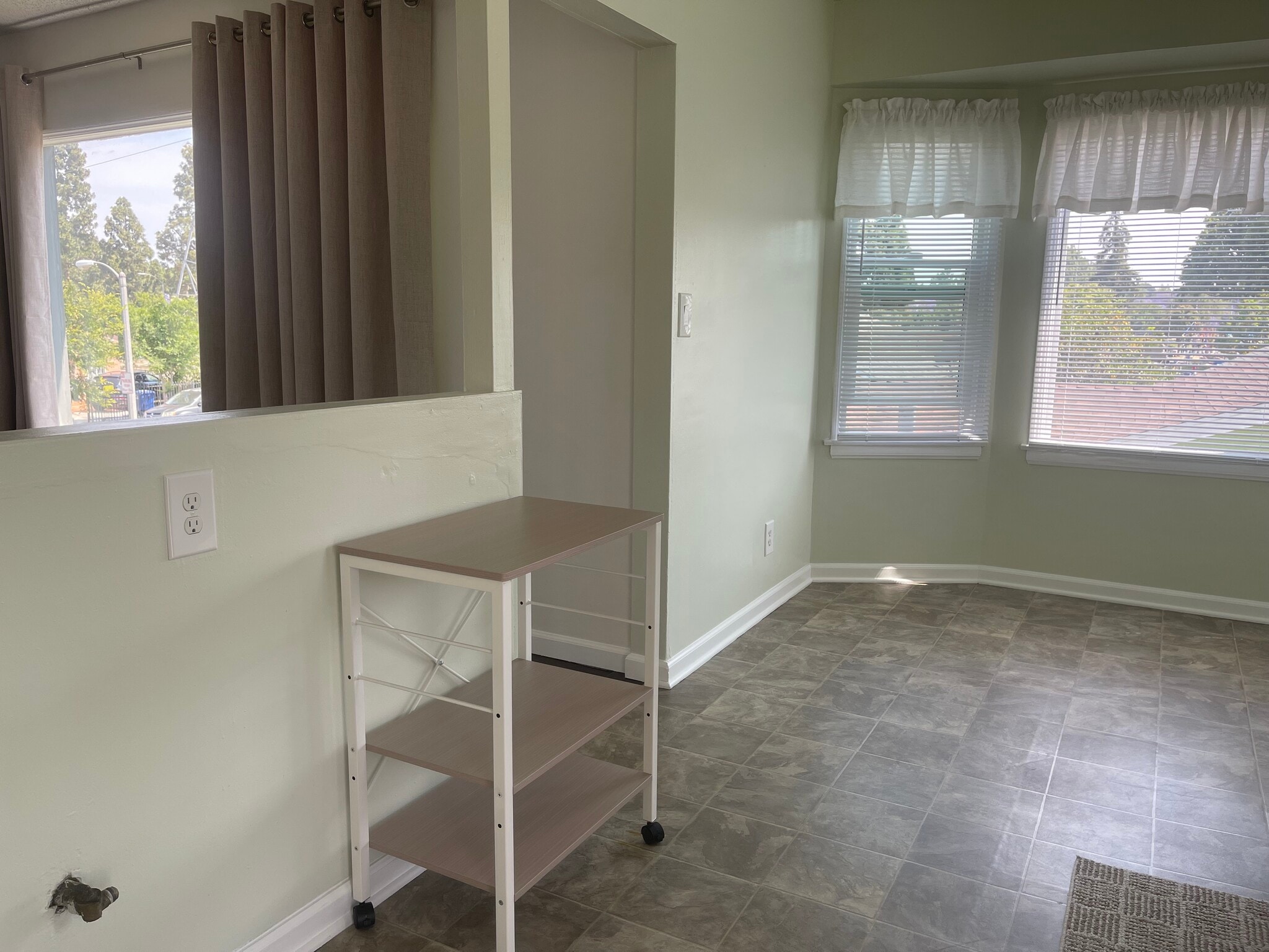 Kitchen - 8991 Burke Ave