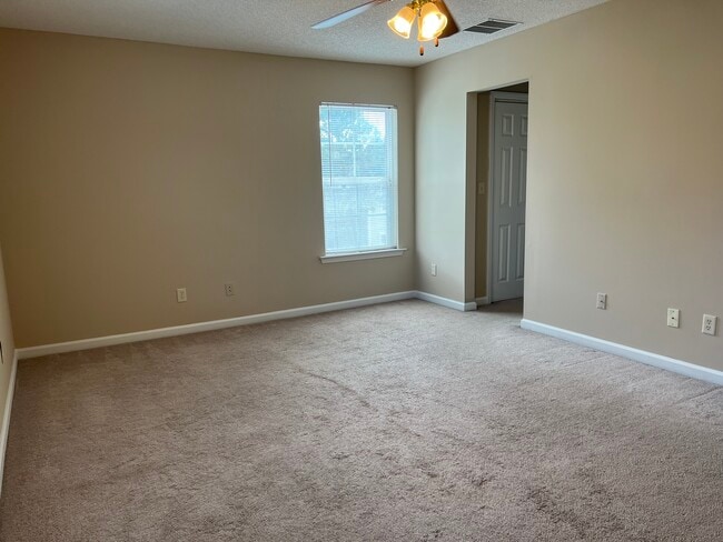 Building Photo - 645 Greenlaw Pl
