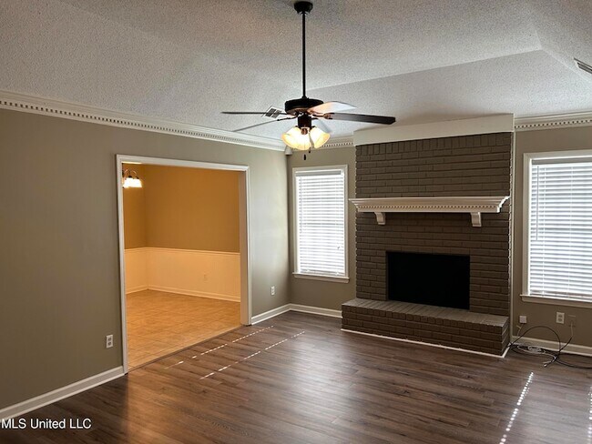 Building Photo - 960 Clarington Dr