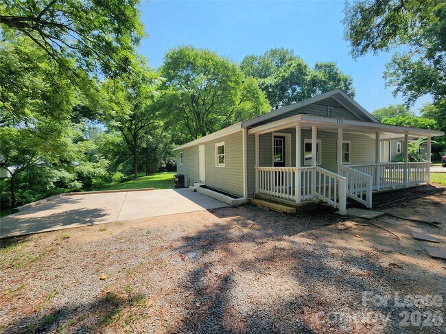 Building Photo - 573 Faith Dr SW