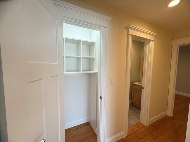 Building Photo - 250 Beechwood Ave
