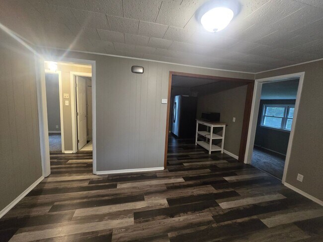 Building Photo - 3 Bedroom Home in Champaign!