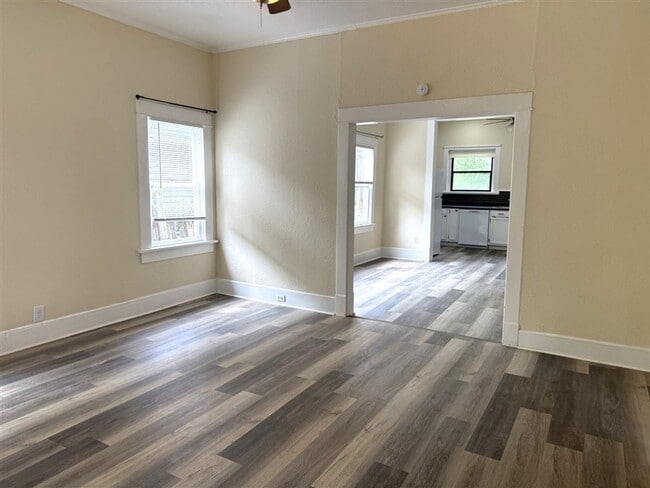 Building Photo - Beautifully Renovated 2 bedroom, 1 bath Bungalow | Historic Highland area | $900/Month Rent
