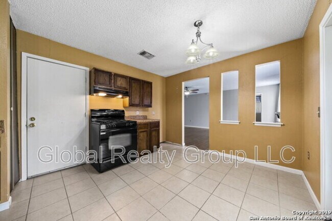 Building Photo - 109 Meadow Way