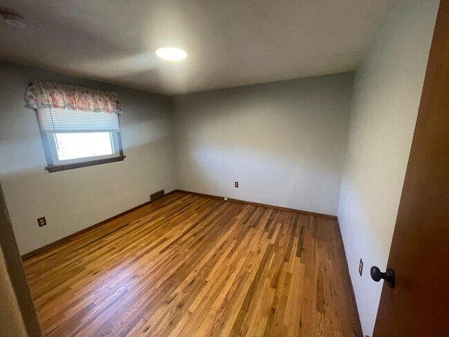 Building Photo - 68 Lilmont Dr