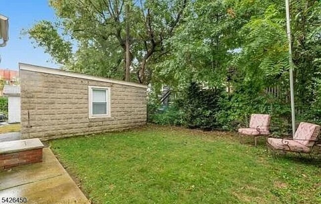 Building Photo - 4 Claremont Pl