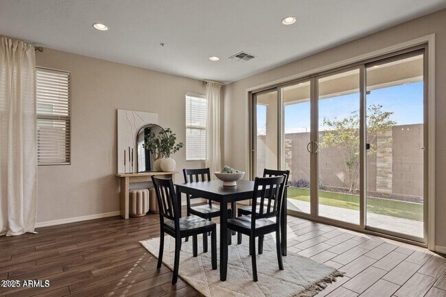 Building Photo - 2337 W Gloria Ln