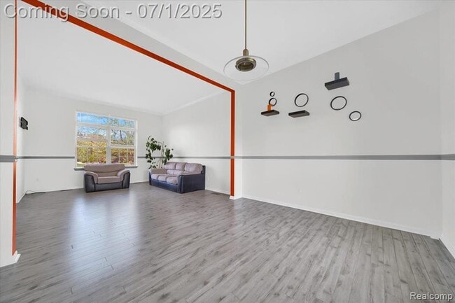 Building Photo - 2565 River Woods Dr N