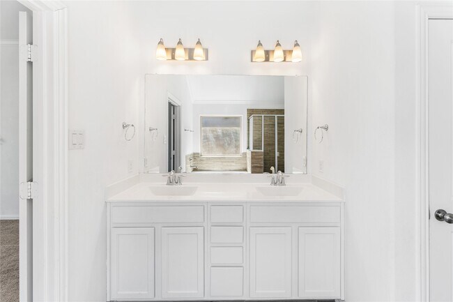 Building Photo - 13018 Hydeland Dr