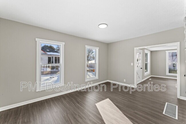 Building Photo - 811 N 10th St