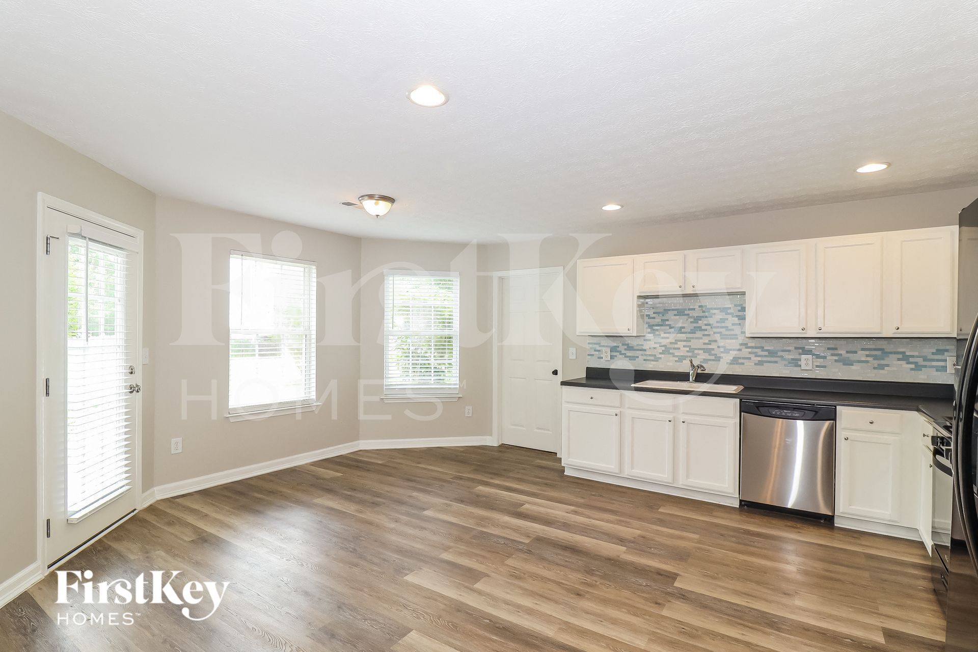 Building Photo - 8335 River Hill Commons Dr