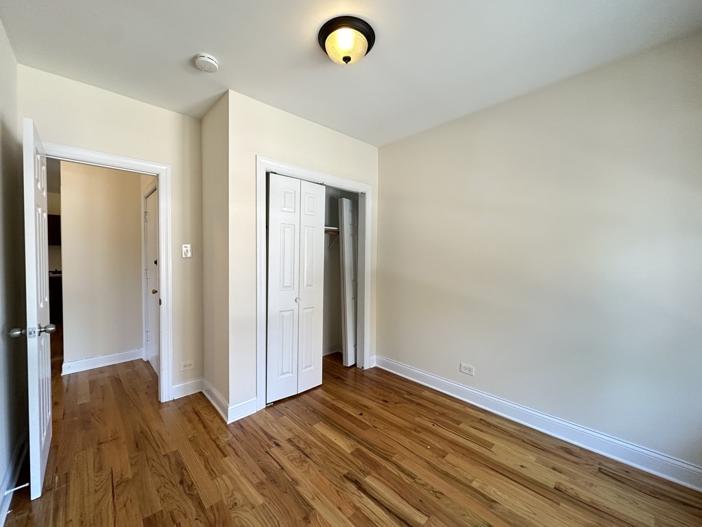Building Photo - 938 W Cornelia Ave