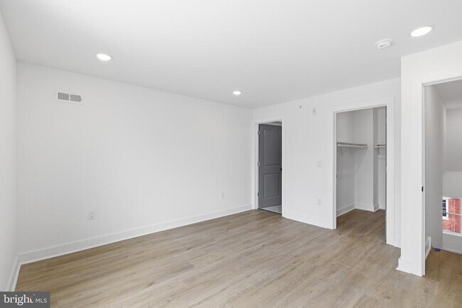 Building Photo - 630 W Cumberland St