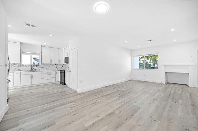 Building Photo - 876 NE 81st St