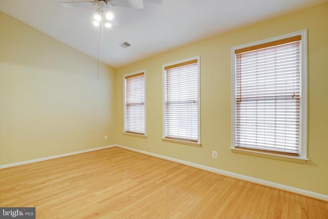 Building Photo - 4609 Fair Valley Dr