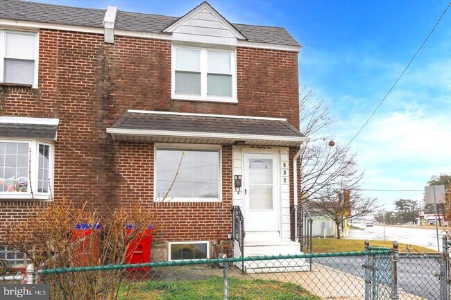 Building Photo - 682 2nd Ave