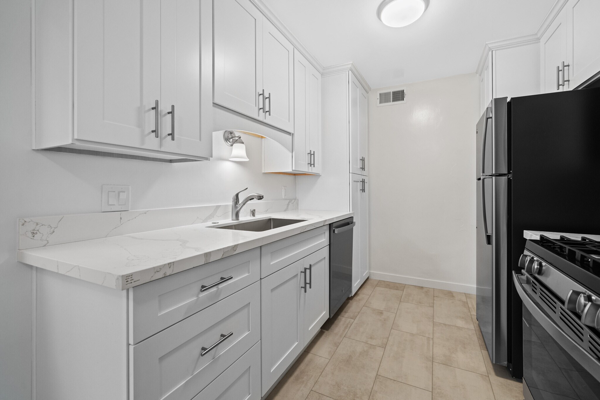 Building Photo - 2020 Rodney Dr