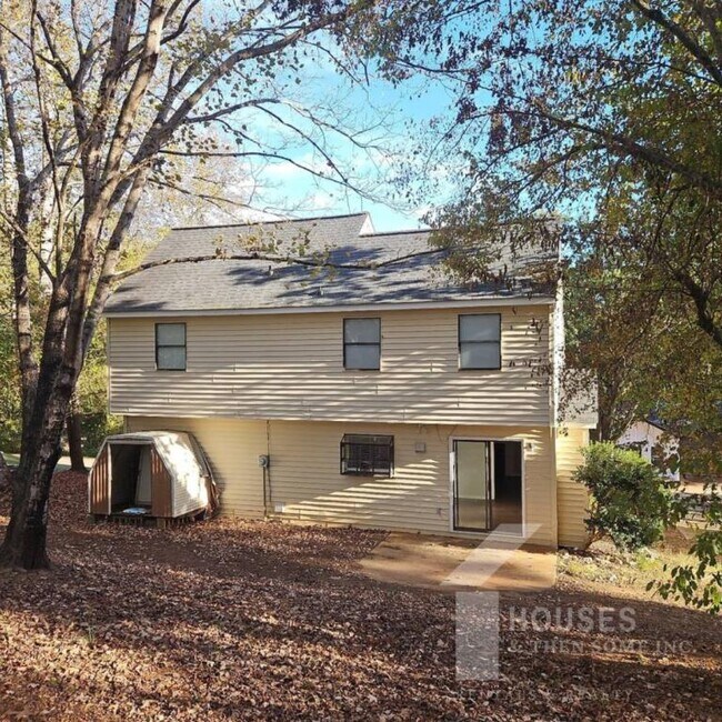 Building Photo - 28 Shore Dr