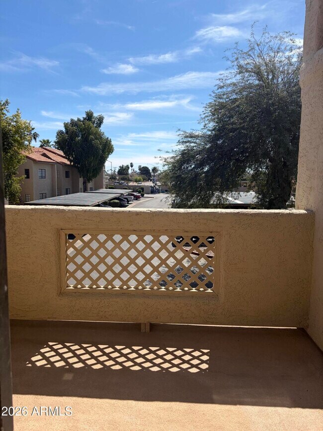 Building Photo - 930 N Mesa Dr