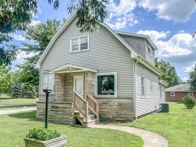 Primary Photo - 3 BED, 2 BATH SPACIOUS HOUSE IN ST JOSEPH ...