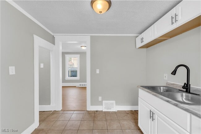 Building Photo - 3153 W 88th St