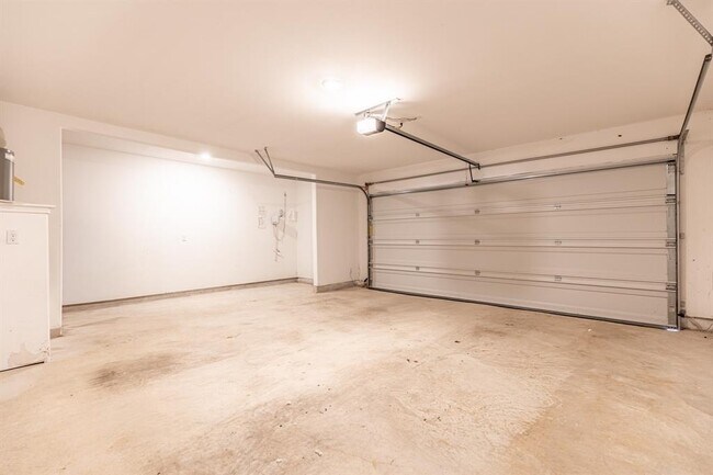 Building Photo - 175 Silver Springs Bend