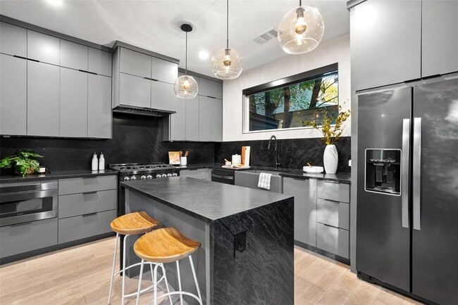 Primary Photo - 2209 Rae Dell Ave