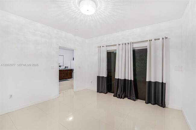 Building Photo - 14156 SW 148th Ave