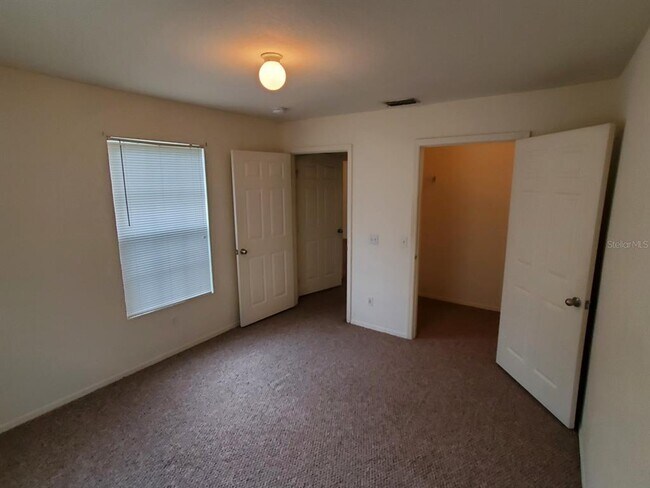 Building Photo - 5903 Willow Ridge Dr