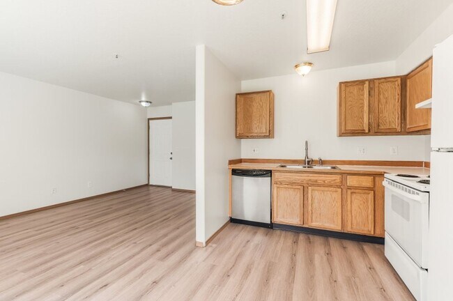 Building Photo - 3 bed 2 bath townhome