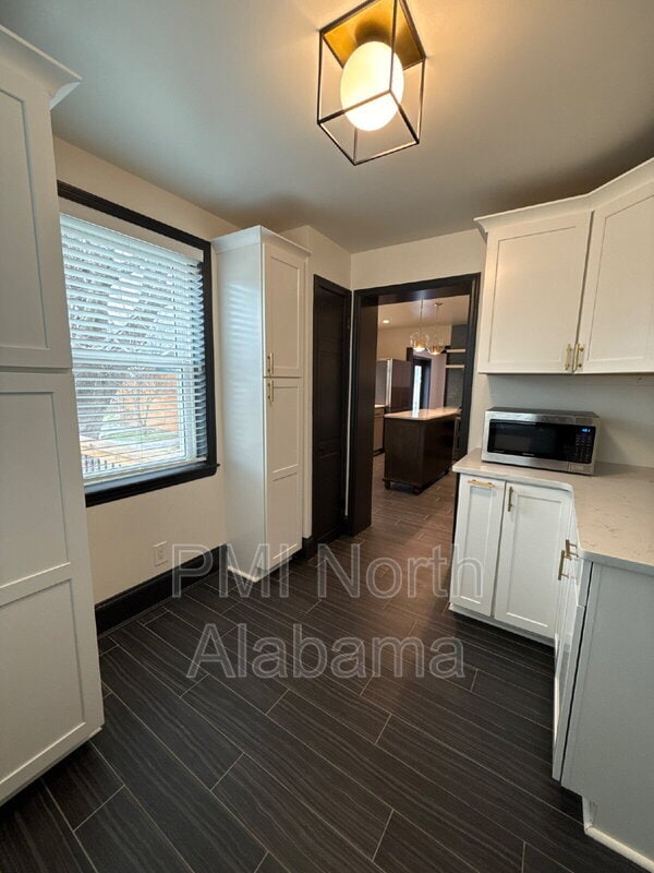 Building Photo - 2512 Pansy St SW