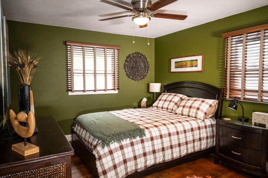 Building Photo - 1604 Kraft St