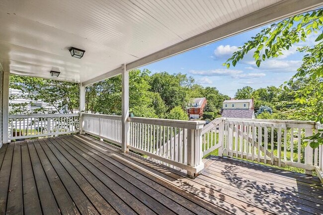 Building Photo - 2612 33rd St SE