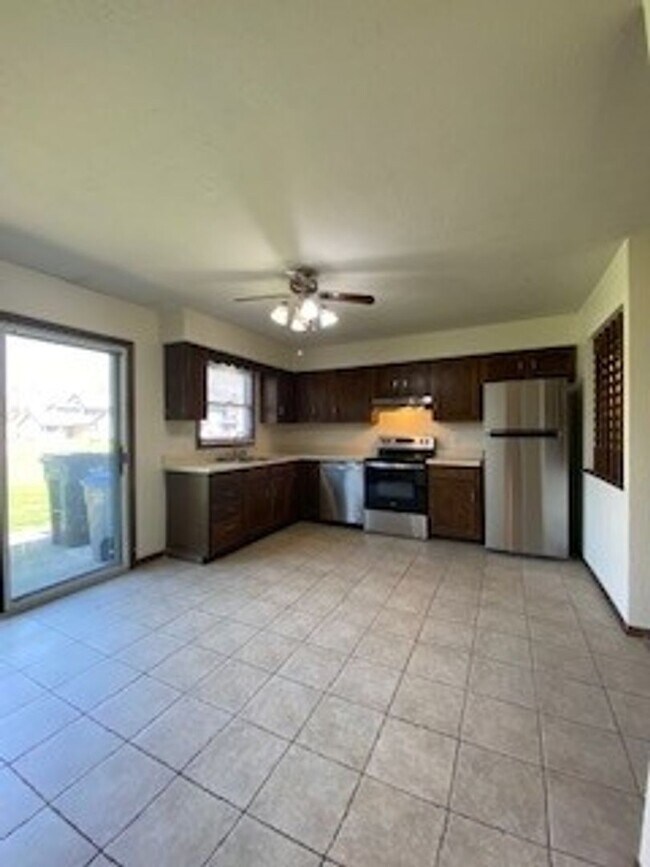 Building Photo - 1312 Co Rd 6