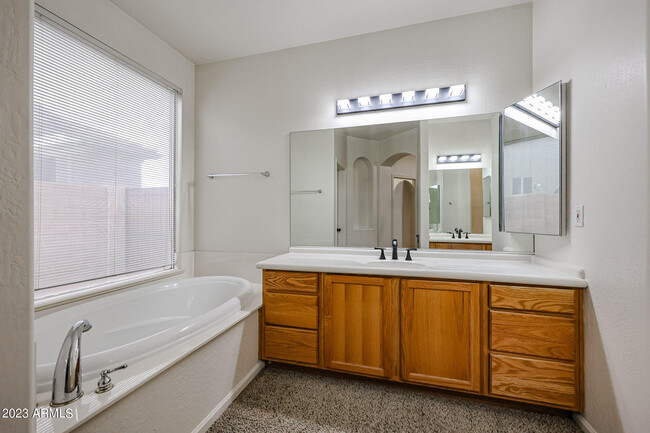 Building Photo - 4603 W Villa Linda Dr