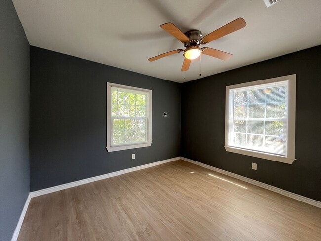 Building Photo - Ready for move in