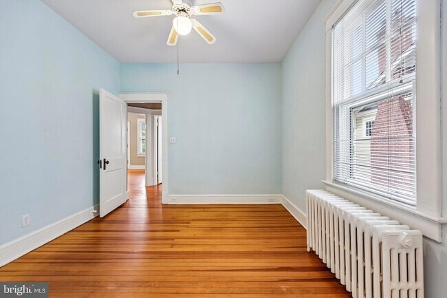 Building Photo - 526 N Ivy St