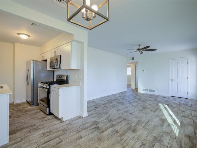Building Photo - Modern Living!  3 bedroom, 2 Bath!    Mother-in-Law Suite In Back for Rent as well!