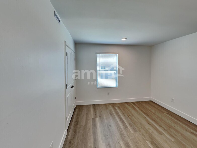 Building Photo - 9588 Harkes Dr