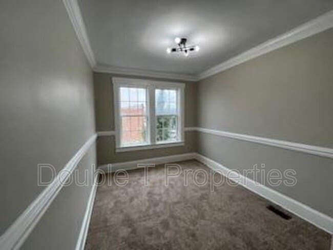 Building Photo - 3406 Wilkens Ave