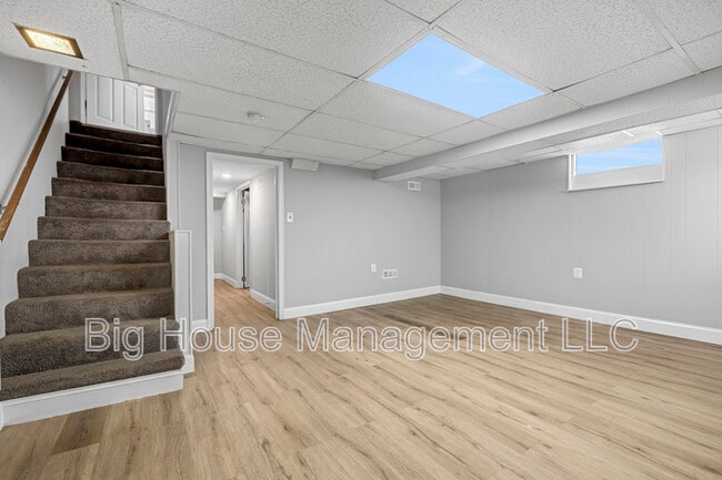 Building Photo - 2107 Hawthorne Rd