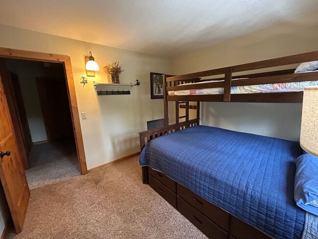 Building Photo - The Aspens 3-Bedroom Condo