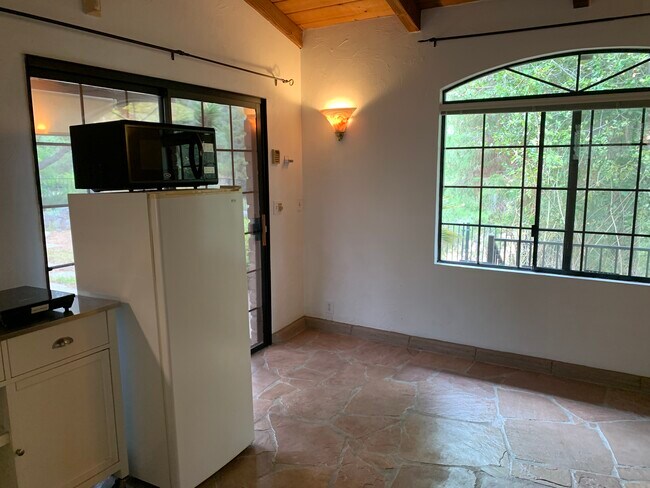 Building Photo - 1881 Rockhoff Rd