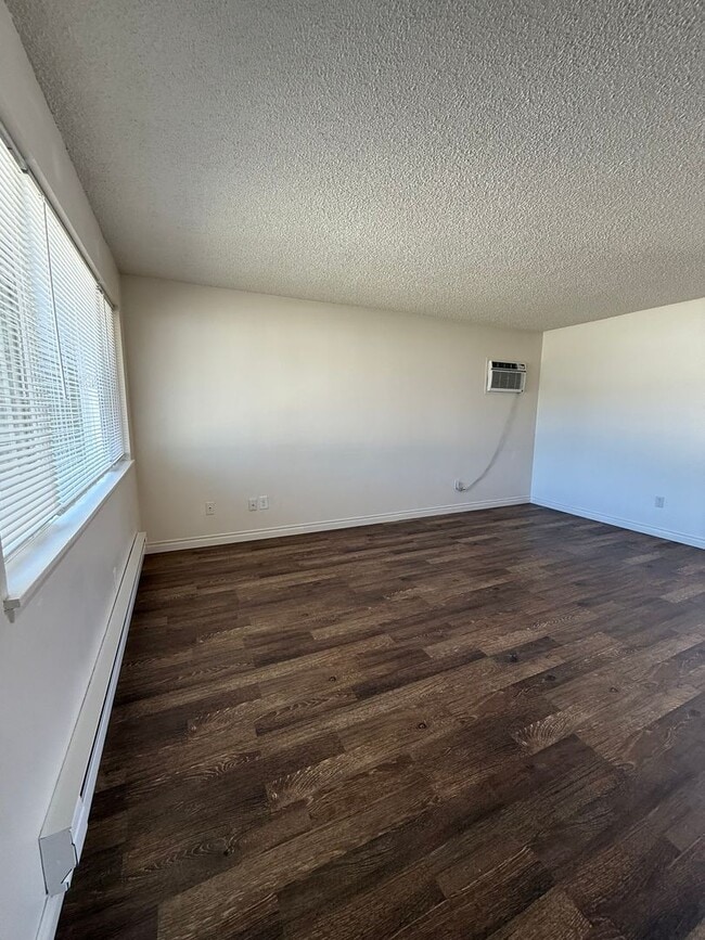 Building Photo - 141-143 E Home Ave