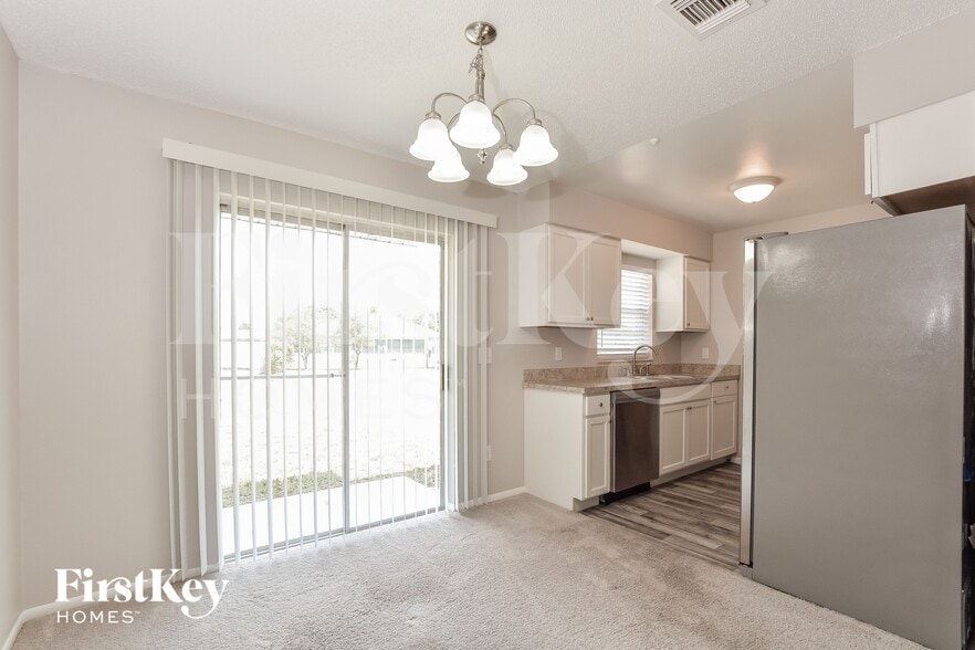 Building Photo - 910 Clayton Dr