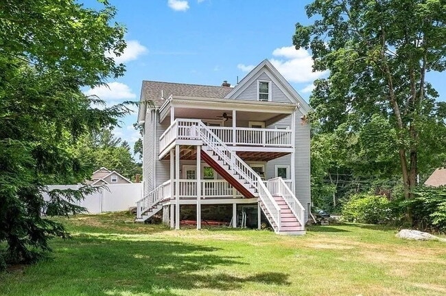 Building Photo - Available April 15th! Spacious 3 BED 1 BATH in Quiet Weymouth neighborhood.